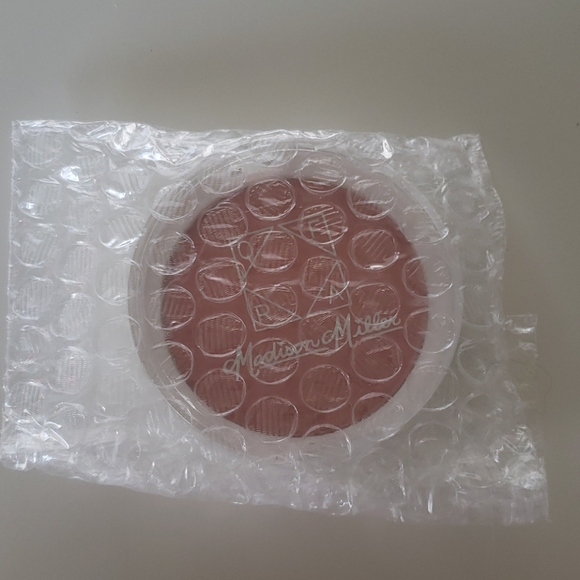 Blush - Picture 3 of 3